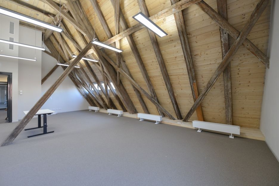 Im imposanten Dachgeschoss der Großen Scheune ist heute ein Veranstaltungssaal untergebracht. 